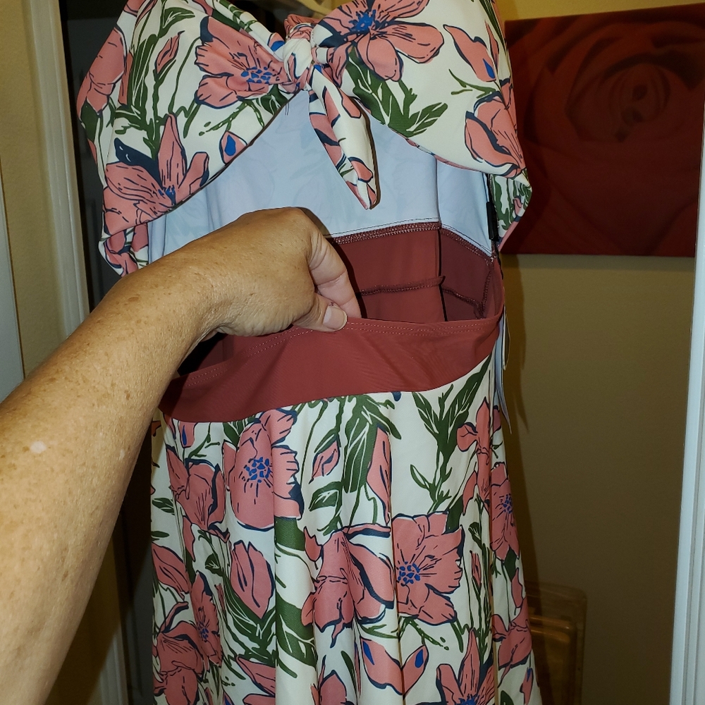 NWT one piece floral swimsuit with tummy cut out - Picture 3 of 7